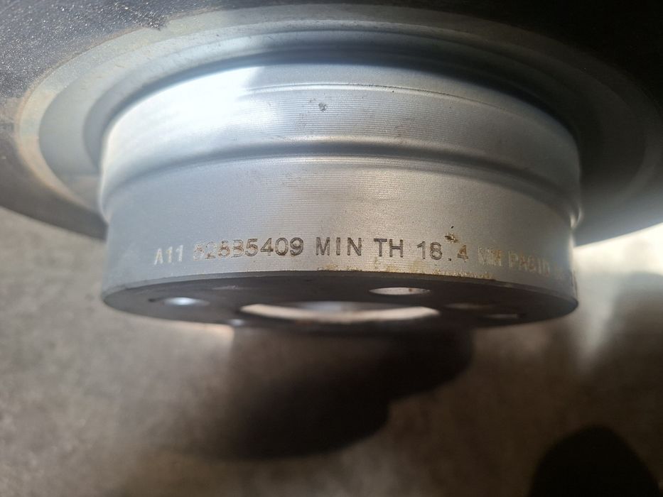 Set discuri frana fata cu plăcuțe BMW F30 F31 Allied Nippon 300 / 20  in stare foarte buna