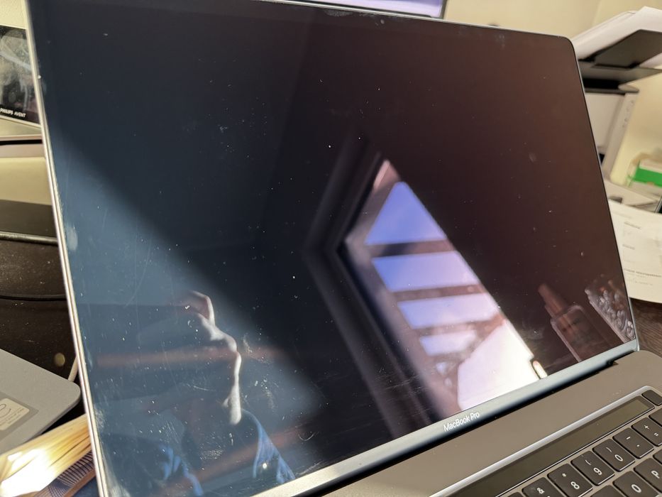 MacBook Pro 16″ – i7 | 16GB | 512GB | Factură & Cutie
