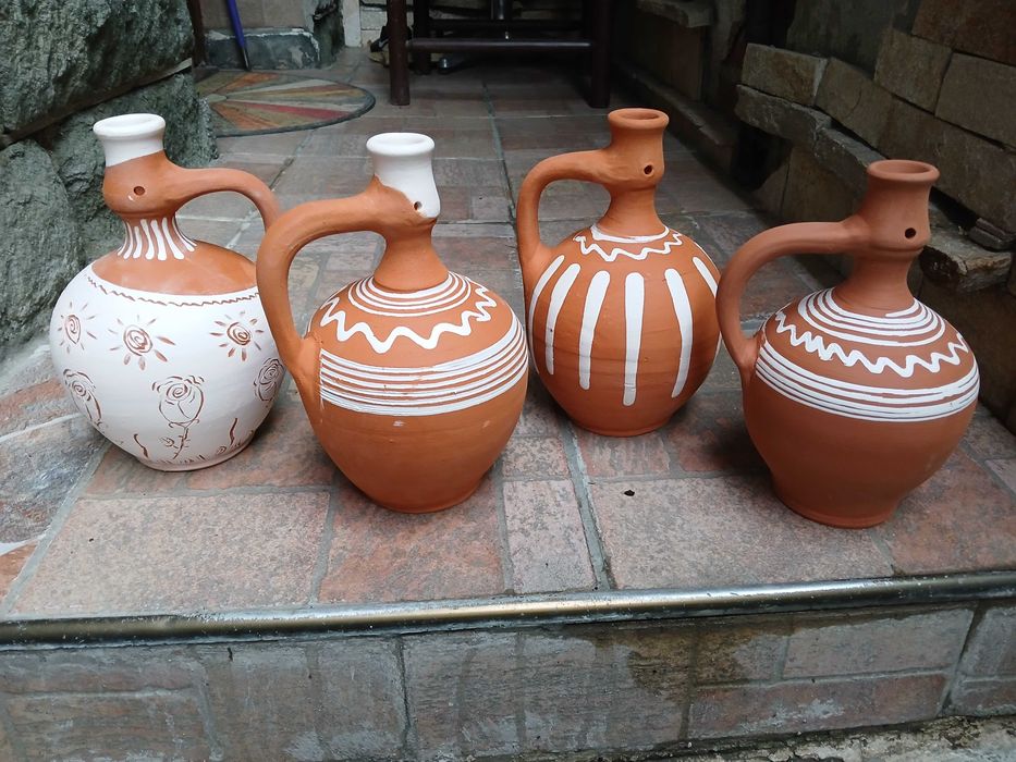 Стомни,  кани, крондири, бъклици, дяволска стомна, битова керамика