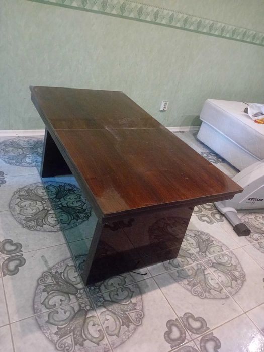 Продавам холна маса