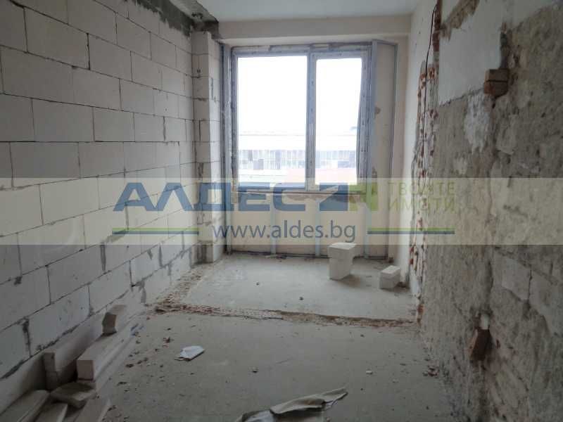 Продава промишлено помещение в Казичене!