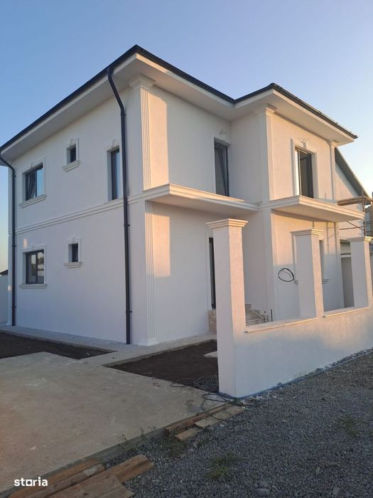 Vila moderna, sustenabila, materiale premium