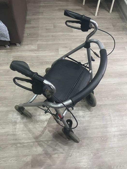 Ходунки для пожилых людей
