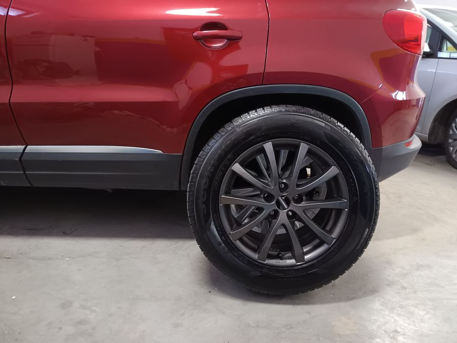 Vând jante complete cu cauciucuri de iarnă TOIOTA RAV4!