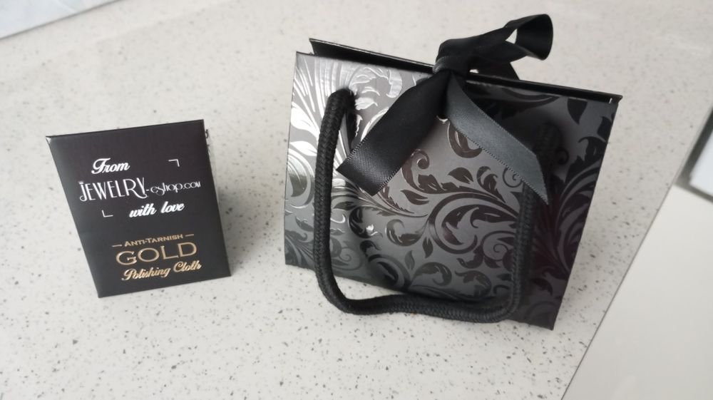 Нови нежни златни обеци и кулие,