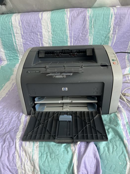 Продаю принтер HP LaserJet 1010