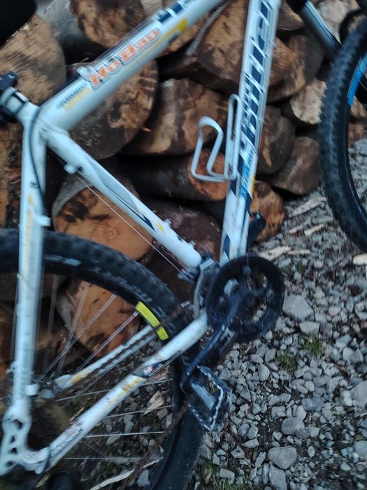 Vând sau schimb cu trotinetă electrica Bicicletă custom făcută pe piese mai multe detalii in privat sau descriere