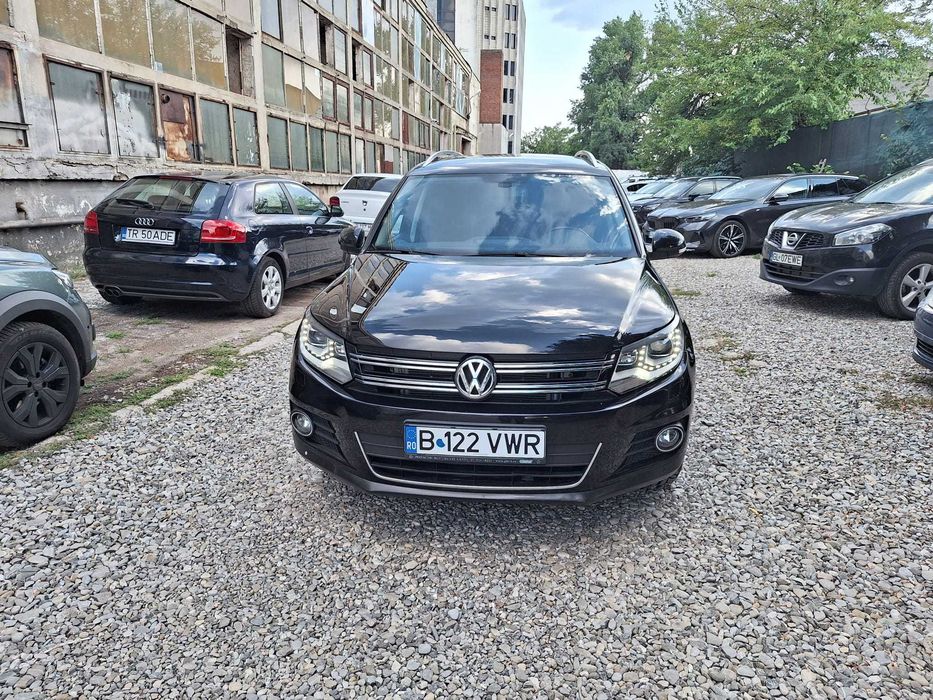VOLKSWAGEN Tiguan