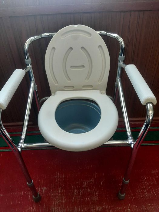 Стул-туалет для пожилых людей