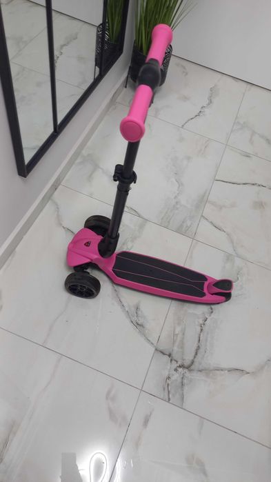 Детска тротинетка със светещи колела-розова+Подарък-каска