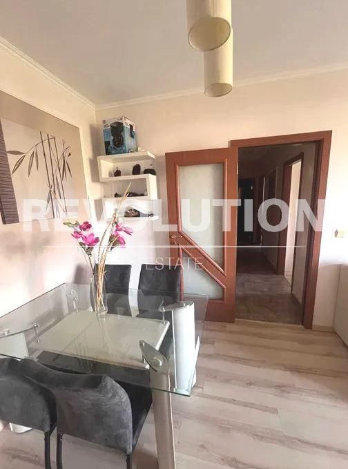 Дава се под наем Тристаен апартамент в к.к. Златни пясъци - 85 кв.м за 450 € - Снимка #1