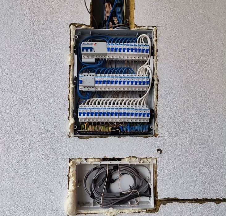 Электрикамонтажные  услуги