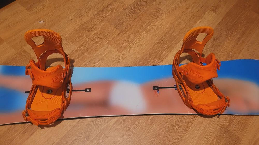Placa snowboard Burton 156 + legaturi Burton Cartel EST