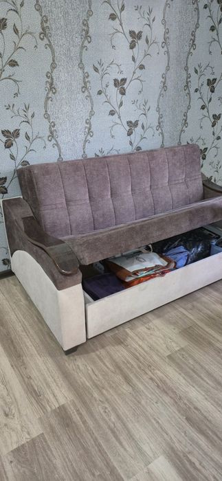 Продам диван-кровать б/у.