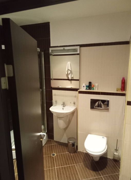 Продавам апартамент с три спални(4 стаен плюс кух.бокс и килер)