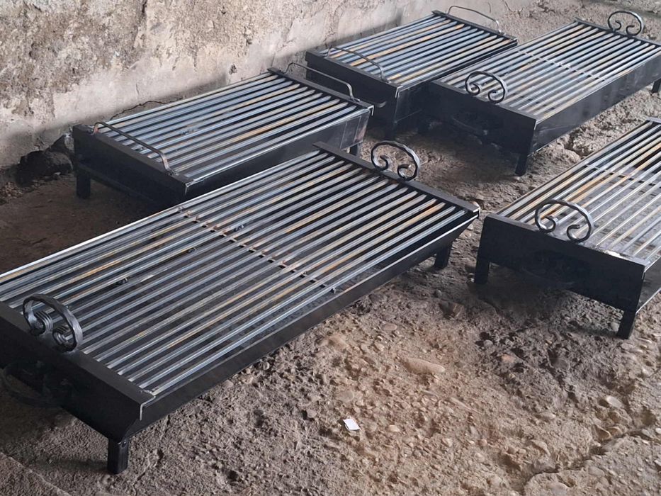 Скари барбекюта на дървени въглища