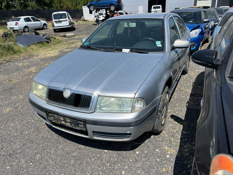 Dezmembrez Skoda Octavia 1 tour 2008 gri argintiu 1,6 benzina cod BFQ