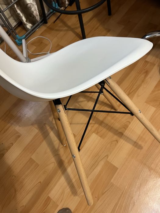 Продам белые стулья в идеальном состоянии