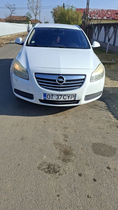 Vând Opel Insignia Sport Tourer , 2.0 CDTI- 160 HP, Cutie de viteza automata defecta ,prețul este negociabil la nr de telefon +40760773052