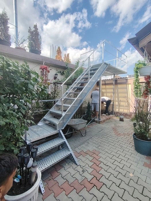 Scări metalice zincate