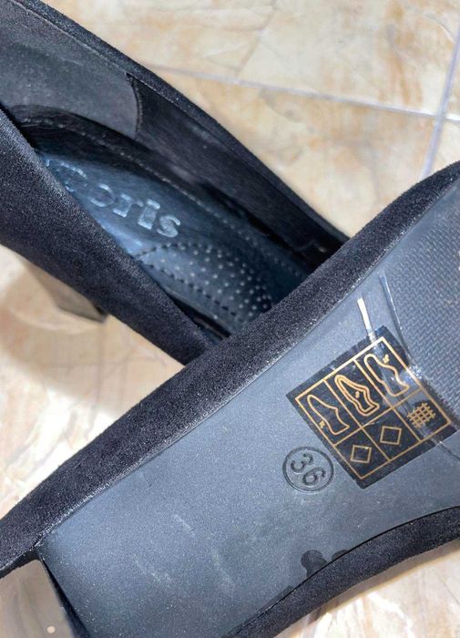 Черни токчета с блестящ ефект