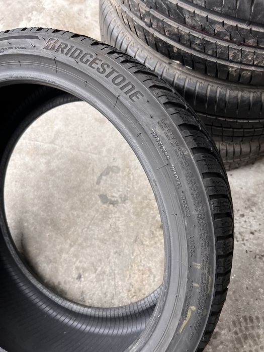 2 anvelope iarna 225/40/19 , Bridgestone , DOT 2023 , 6.4 mm