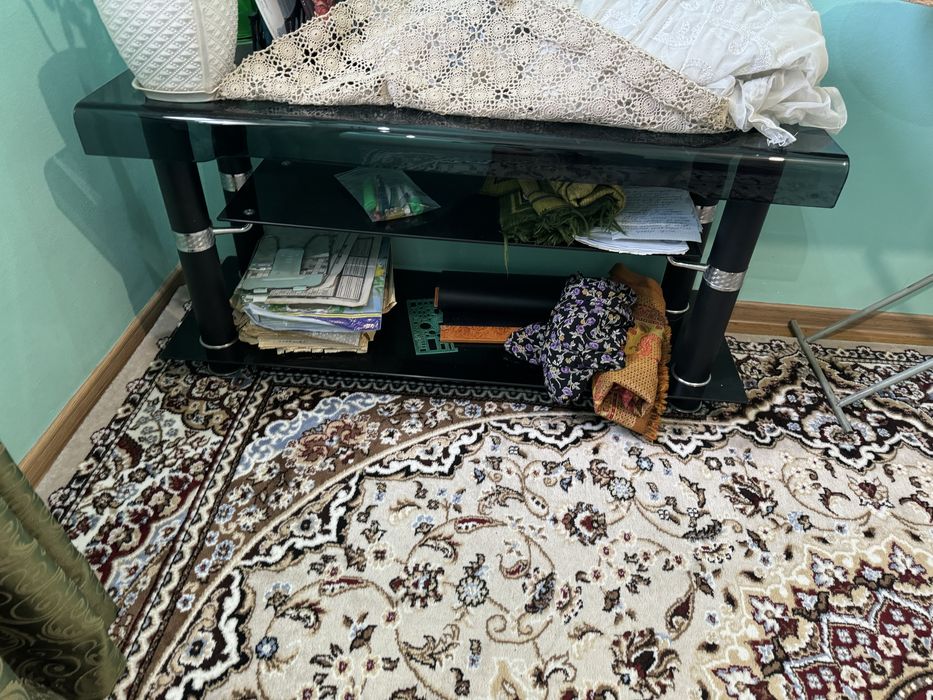 Продается стеклянная тумба (журнальный стол)