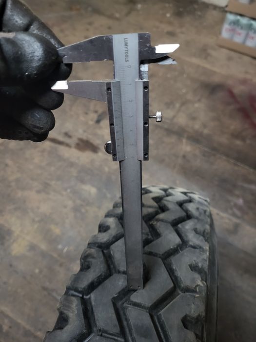 Anvelopa Pirelli 7.00 R16 C și 10.0 75 R12