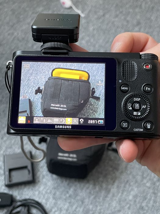 Camera foto digitala SAMSUNG NX1000 Black, 14.2MP CCD, 5x Optical Zoom, 16GB,