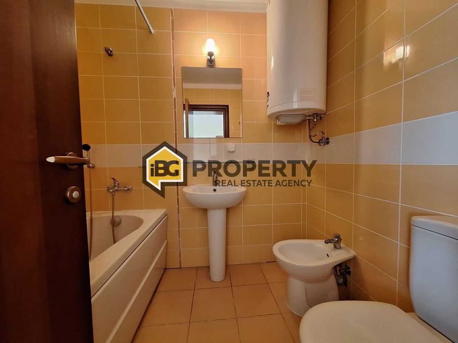 Двустаен апартамент с две бани и две тераси в град Бяла