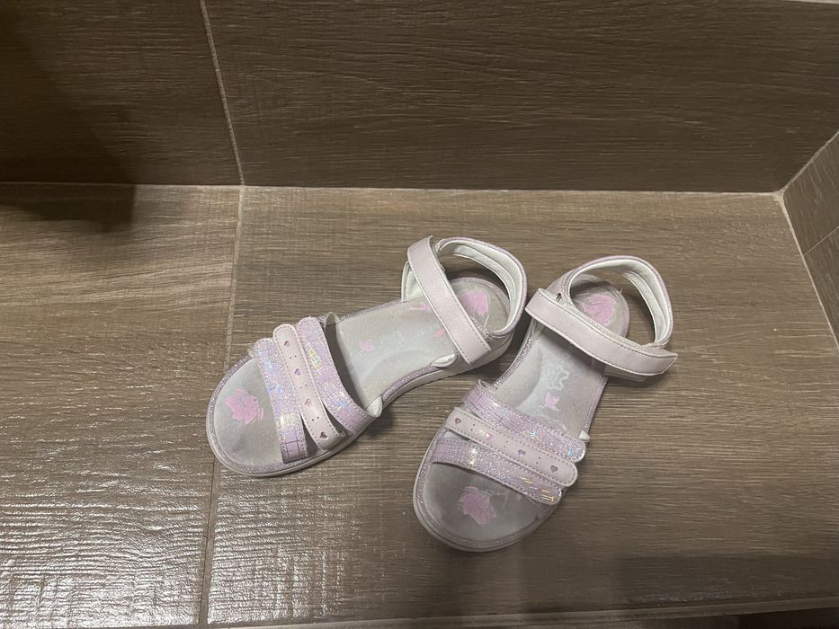 Сандали за момиче