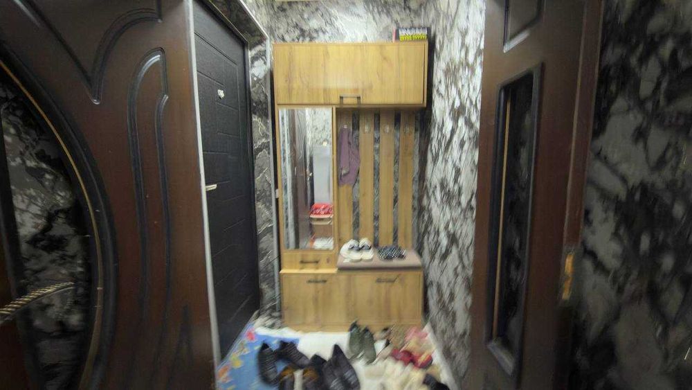 Фарғона ш. Киргили Гулшан магазини 2 хонали квартира сотилади.ID: 1755