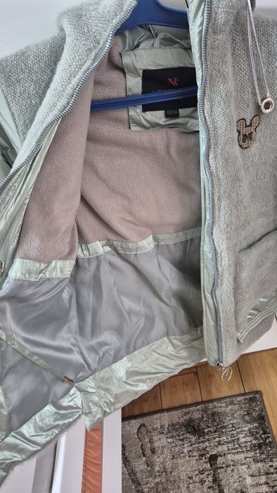 Продам куртку весеннуюю на девочку