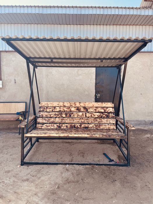 Садовые качели с навесом