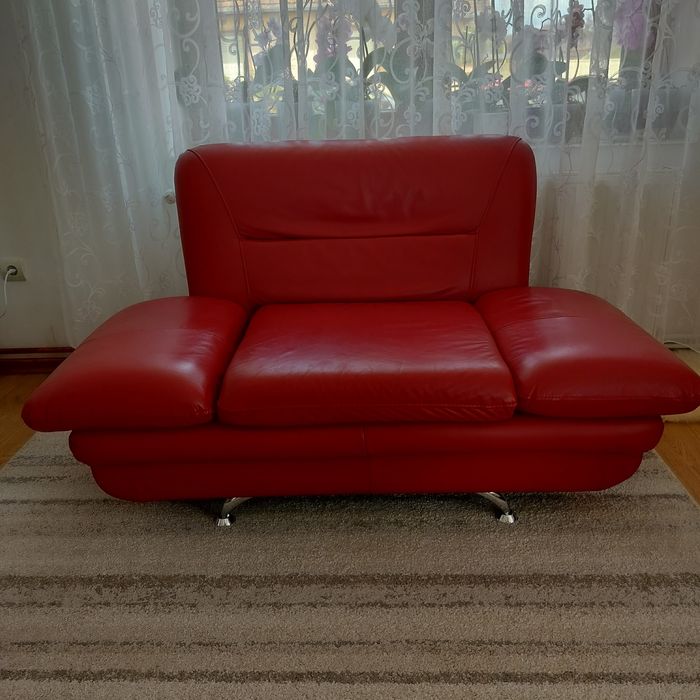 Canapea din piele  și taburet