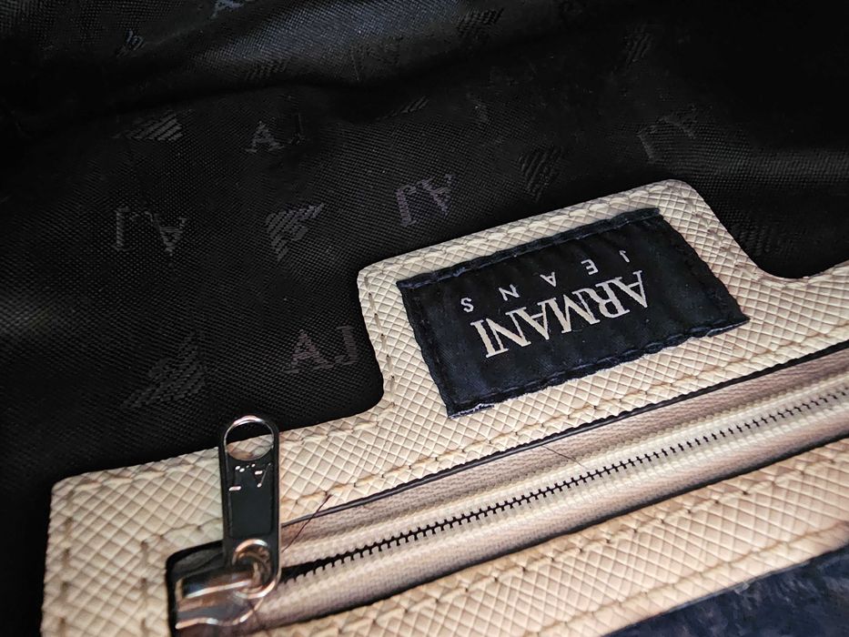 Бяла дамска чанта Armani Jeans. Оригинална.