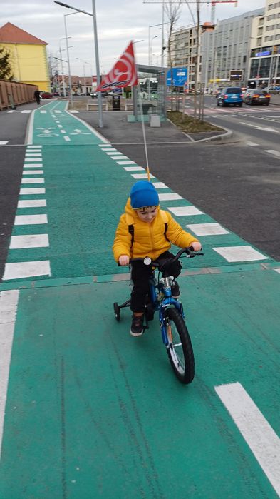 Bicicleta copii Ghost, 3-7 ani. Roti ajutătoare, fanion vizibilitate, roti 16 "