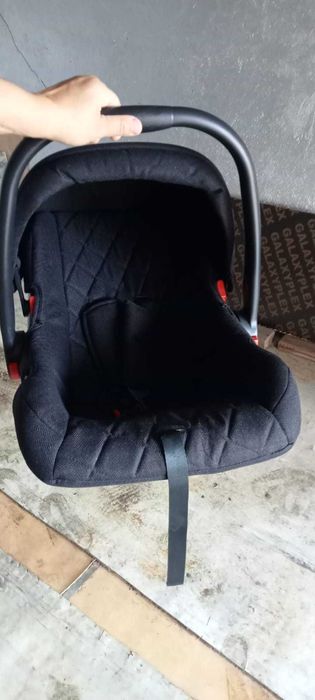 Продам классную, современную коляску.