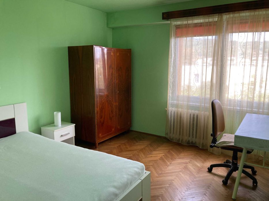 Inchiriere apartament cu trei camere decomandat cu 2 bai
