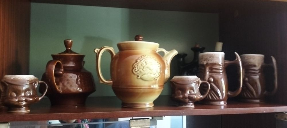 Продадим  керамический сервиз