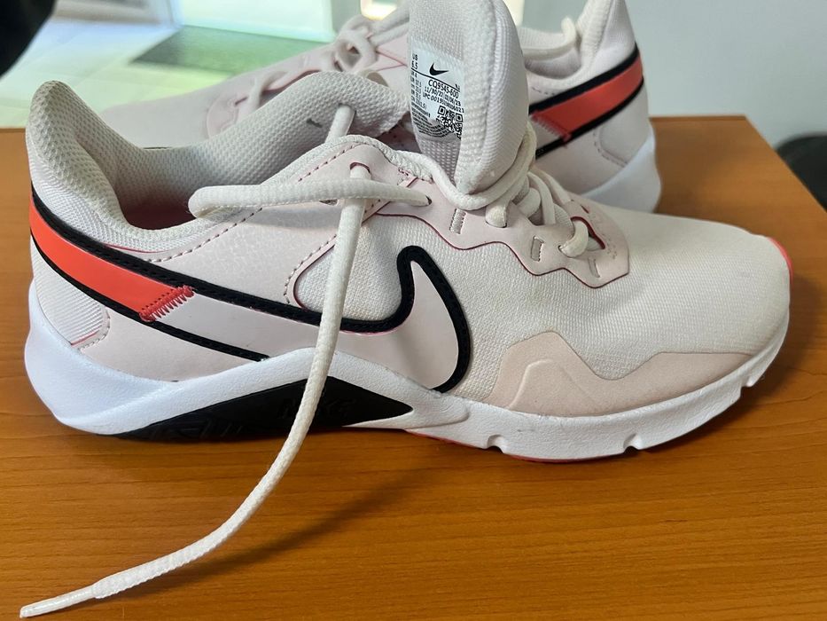 Vind Adidas Nike mărimea 37,5