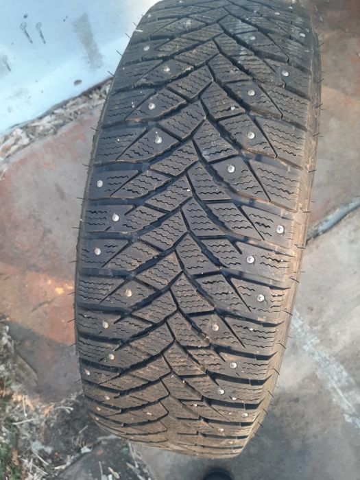 Колесо зимнее шипы