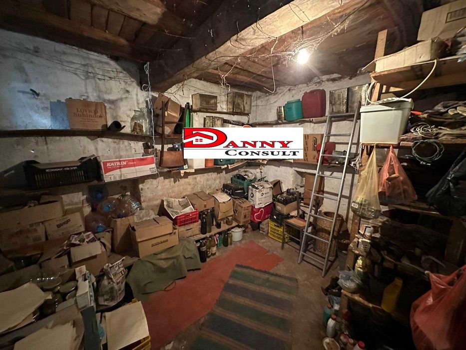 Къща с двор в с. Върбовка