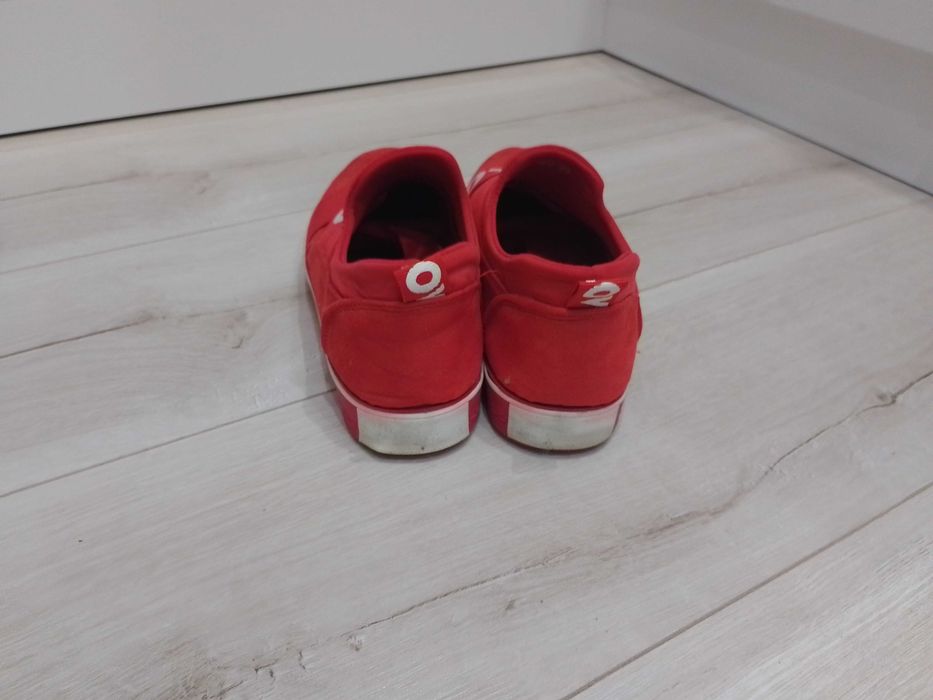 Дамски спортни обувки