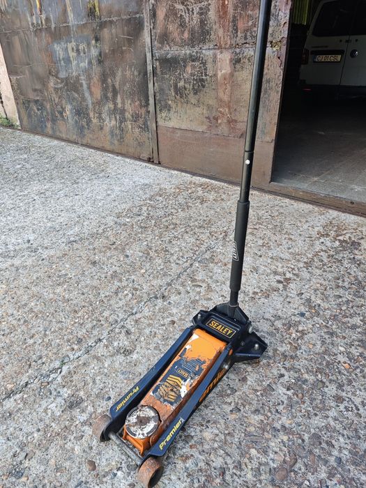 Unelte pentru service auto