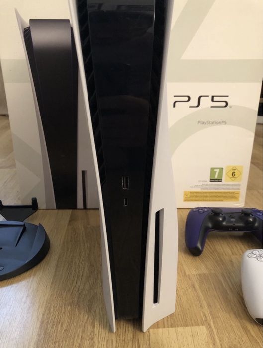 PlayStation 5 (PS5) - Ediție cu Disc + 2 Controllere + 12 Jocuri