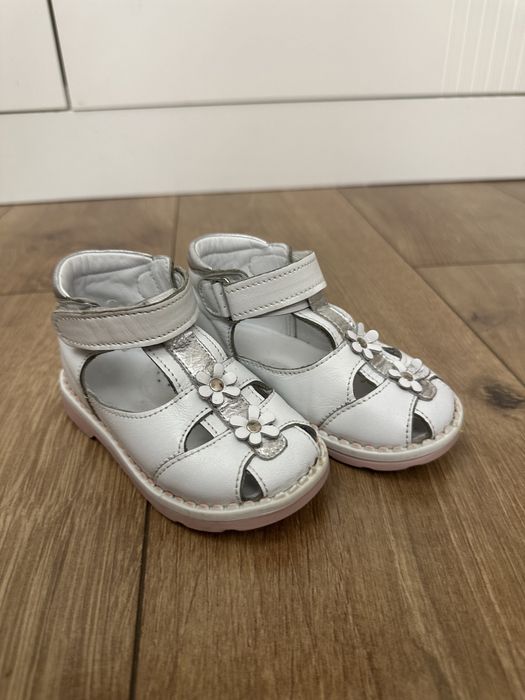 Сандали на девочку