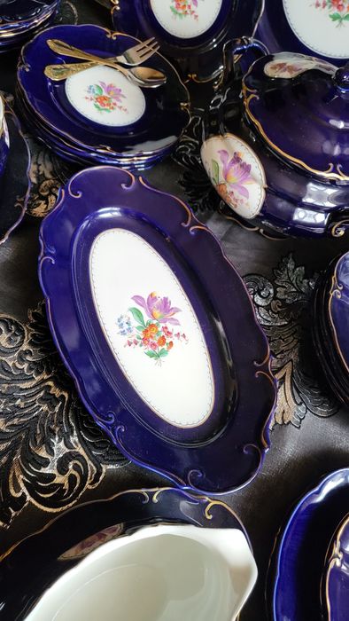 Ръчно рисуван антикварен сервиз за хранене