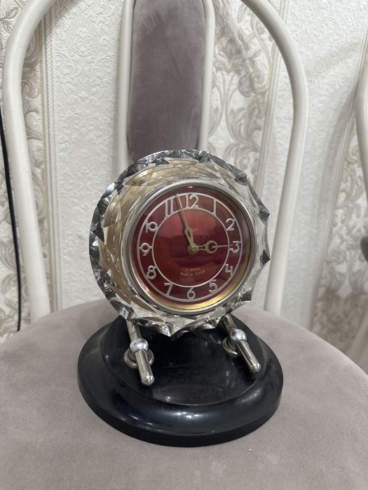 Продам  хрустальные часы Маяк 1968 года