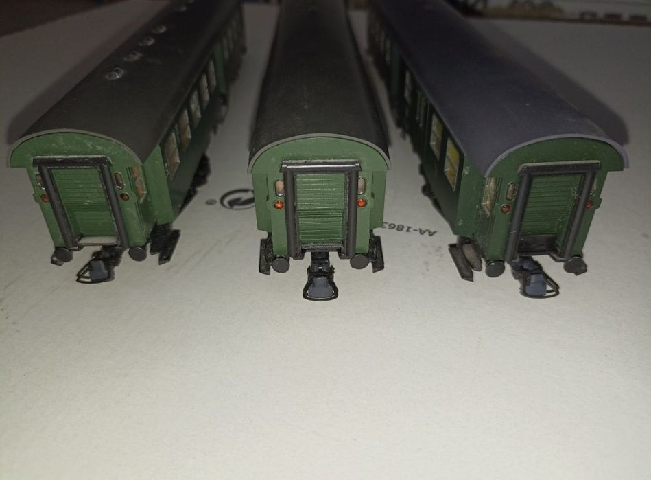 Roco vagoan de călători Umbauwagen scara H0, roti metalice izolate 

P